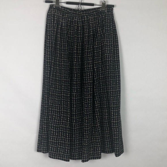 Leslie Fay Dresses & Skirts - Leslie Fay navy midi skirt